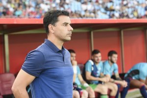 Míchel antes de que comenzara el partido.