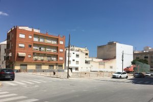 Solar donde hace unos días se encontraba el edificio demolido.