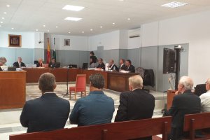 Los acusados ocupan el banquillo en la sala de vistas de la Audiencia Provincia
