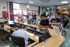 Ambientazo en la sede del Almería este miércoles.