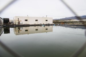 Balsa  de agua para riego agrícola en la Vega de Almería.