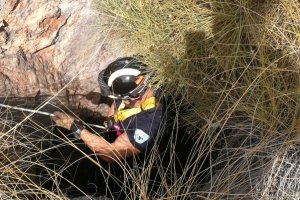 Imagen del rescate cedida por Bomberos del Poniente.
