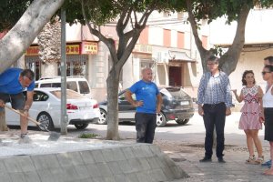 Visita del alcalde y concejales a los trabajos realizados en el Parque del Puerto.