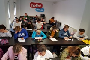 Las instalaciones de la academia son modernas y espaciosas.