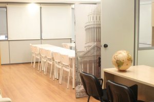 Instalaciones de la academia en Calle Benizalón, 8.