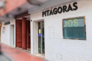 Fachada de la Academia Pitágoras.