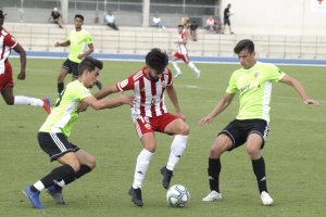 Chema Núñez en una jugada del partidillo.