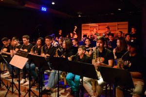 La Big Bandarax durante un concierto en la sala de Oliveros.