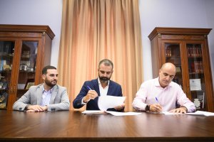 Firma del convenio para que Almería sea escenario prioritario de grandes rodajes.