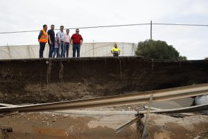 Visita del presidente de la Diputación de Almería a una zona afectada en la provincia, a donde acudirá Moreno el lunes.