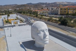 VISTA de la ‘Mujer del Almanzora’ en la ya urbanizada Ciudad de la Cultura de Olula.