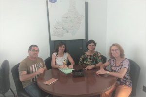 Reunión mantenida entre la alcaldesa, Sonia Guil, y la diputada, Carmen Navarro.