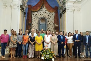 Fotografía de familia de los representantes de los municipios del Levante.