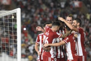 Celebración del tercer tanto del Almería, obra de Sekou, de penalti.