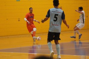 Franco, presente en el área rival.