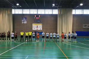 Las jugadoras saludando a la afición.