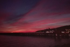 Atardecer, este lunes, desde el Paseo Marítimo de Almería.