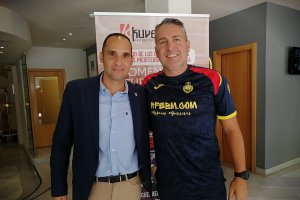 Sebas Fernández con Carlos Viver en el hotel de concentración.