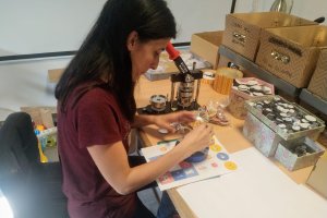 Cecilia en su centro de trabajo.