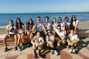 Las Guerreras en el Paseo Marítimo.