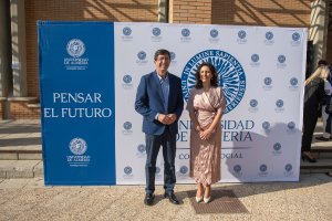 Juan Marín junto a Magdalena Cantero antes del acto