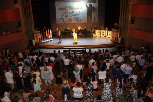 Con cánticos de alabanza se iniciaron los cultos de la XIII Cruzada.