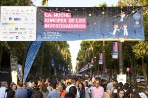 La Rambla atrajo a miles de visitantes en la Noche de los Investigadores.