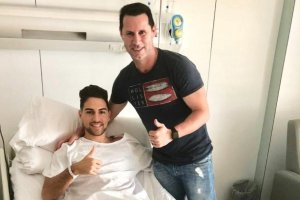 Juan Ibiza junto a Cid Andrade, fisioterapeuta del Almería.