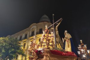 Insólita imagen en la Puerta de Purchena: el Cristo del Amor y Ntra. Sra. del Primer Dolor, juntos.