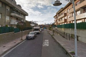 El hallazgo se produjo en una vivienda de la calle Santa Ana. / Google maps