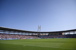 El Estadio Mediterráneo empieza a llenarse.