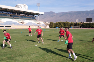 Los jugadores ejidenses en plena sesión de trabajo.
