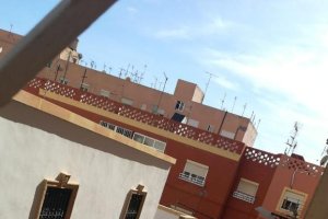 No ha habido que lamentar heridos tras el derrumbe del techo de la vivienda. (Foto y vídeo: David Martínez García)