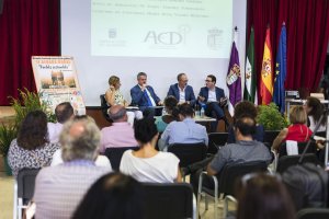 María Rosa Valdés, Juan de la Cruz, Francisco García y Fernando Giménez en una de las mesas redondas del programa de actividades.