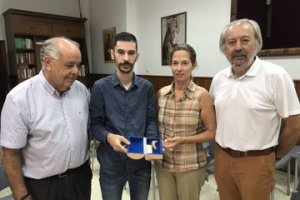 Acto de entrega del dedo perdido en 1947.