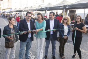 El Ecomercado fue inauguraron Antonio J. Rodríguez, Antonio Fernández y Aranzazu Martín.