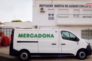 Los alimentos de Mercadona llegan a diario al centro.