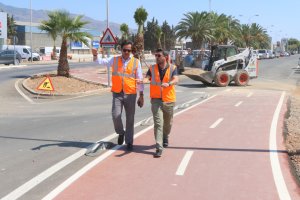 El alcalde de El Ejido visitando unos trabajos junto al concejal Alberto González.