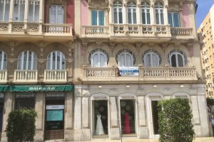 El desprendimiento tuvo lugar en la parte superiror de este edificio.