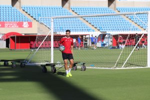 José Carlos Lazo hizo trabajo con balón en el césped.