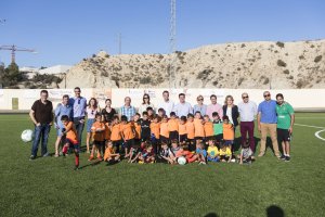 Foto de familia en el nuevo campo de Antas.