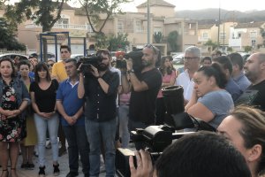 Vecinos se concentran en Huércal de Almería.