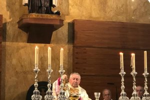 Francisco Salazar, en su misa de bodas de oro.