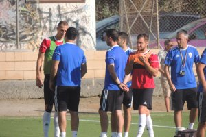 Petrovic hablando con el doctor Diego Maziel.