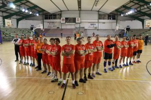 Los jugadores rojos preparados para una nueva aventura.