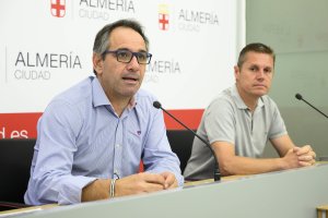 Juanjo Segura y Emilio Martínez presentando la prueba.