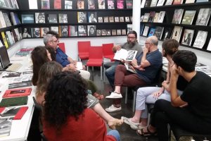 Gabriel Martínez Lopéz, durante una reunión con fotógrafos (Foto: Paco Martínez).