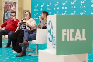 imagen de archivo de un encuentro entre periodistas y artistas (Itziar Castro, en la foto) en Fical.