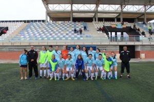 Las jugadoras celestes posando en el día del estreno.
