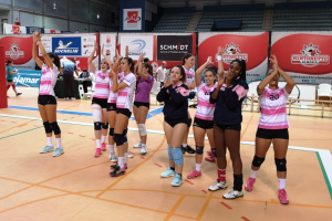 Las almerienses aplauden a la afición.